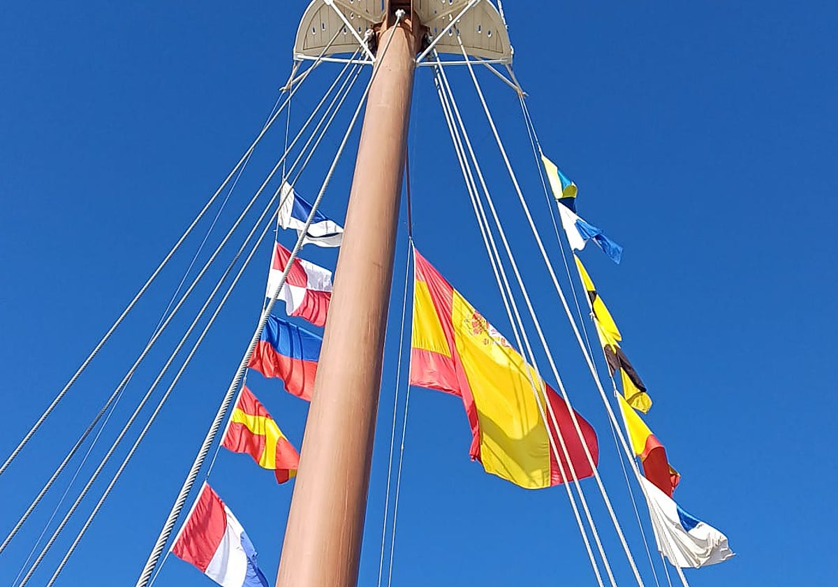ElCano anima al equipo español de Sail GP con el izado de la bandera nacional