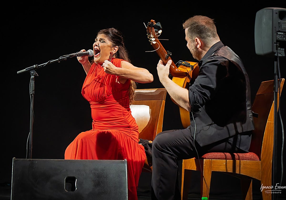 Anabel Rivera deslumbra en la segunda jornada de la Bienal de Flamenco de Cádiz