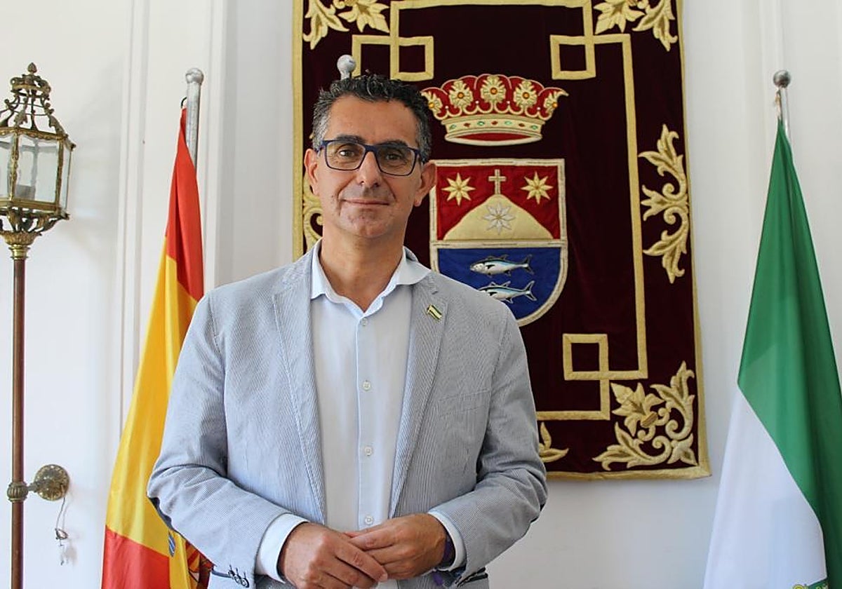 El alcalde de Barbate pide reunirse con Montero tras quedarse fuera del reparto de fondos del Plan EDIL