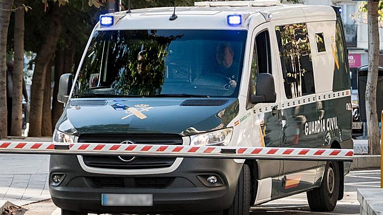 Yassine Kanjaa llega en una furgoneta de la Guardia Civil al juicio en la Audiencia Nacional, a 06 de octubre de 2025, en Madrid