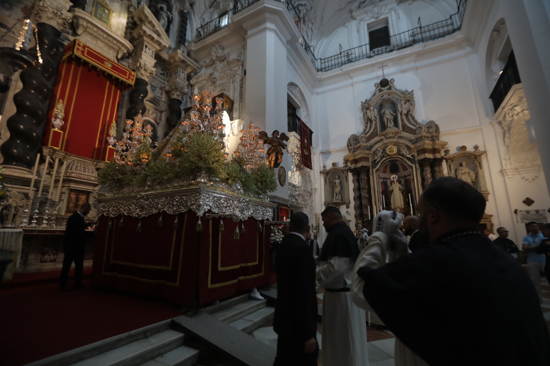 Fotos: Procesión de la Virgen del Rosario por las calles de Cádiz