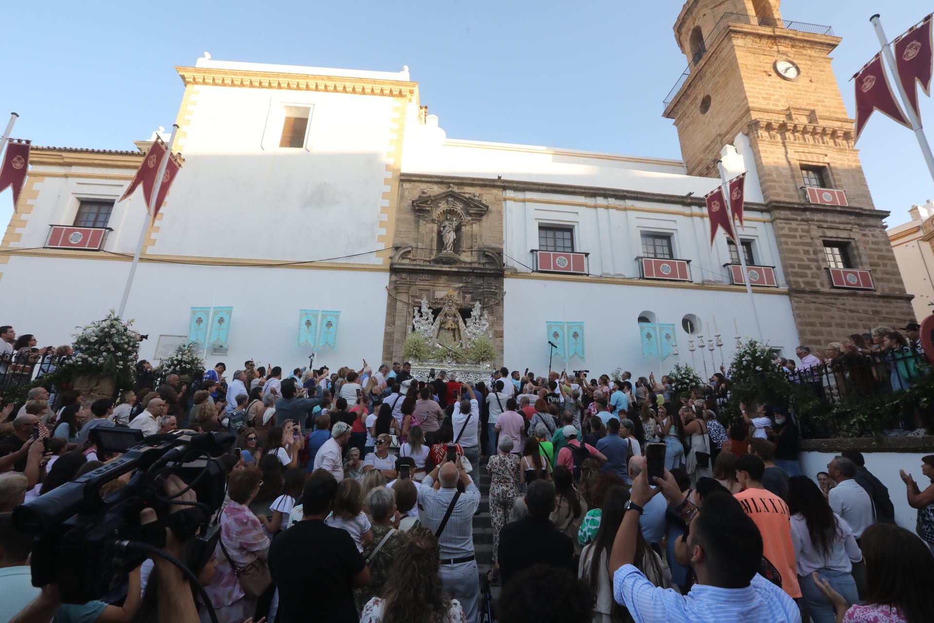 Fotos: Procesión de la Virgen del Rosario por las calles de Cádiz