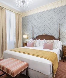 Imagen secundaria 2 - Así es el increíble hotel de cinco estrellas que acaba de abrir en la costa de Cádiz: se encuentra en un palacio del siglo XVIII