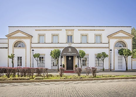 Imagen secundaria 1 - Así es el increíble hotel de cinco estrellas que acaba de abrir en la costa de Cádiz: se encuentra en un palacio del siglo XVIII