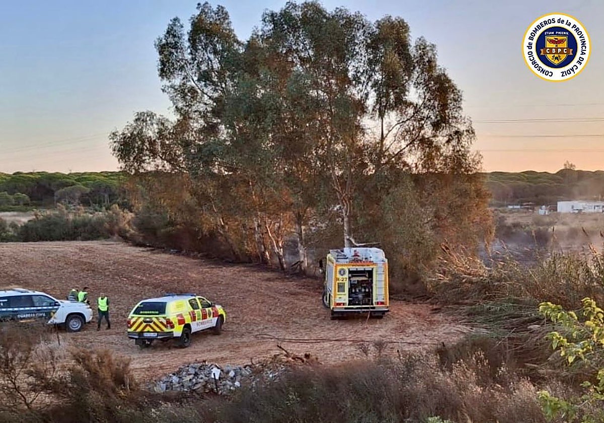 Un incendio en la Dehesa de las Yeguas en Puerto Real quema dos hectáreas