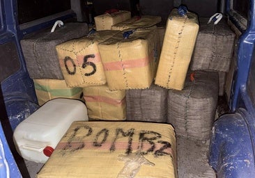 Noche frenética en la costa de Cádiz en la lucha contra el narcotráfico: petaqueras, narcolanchas y cuatro detenidos