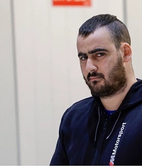 Imagen secundaria 2 - Varios momentos de la tercera sesión de este miércoles y una imagen del acusado Yassine Kanjaa