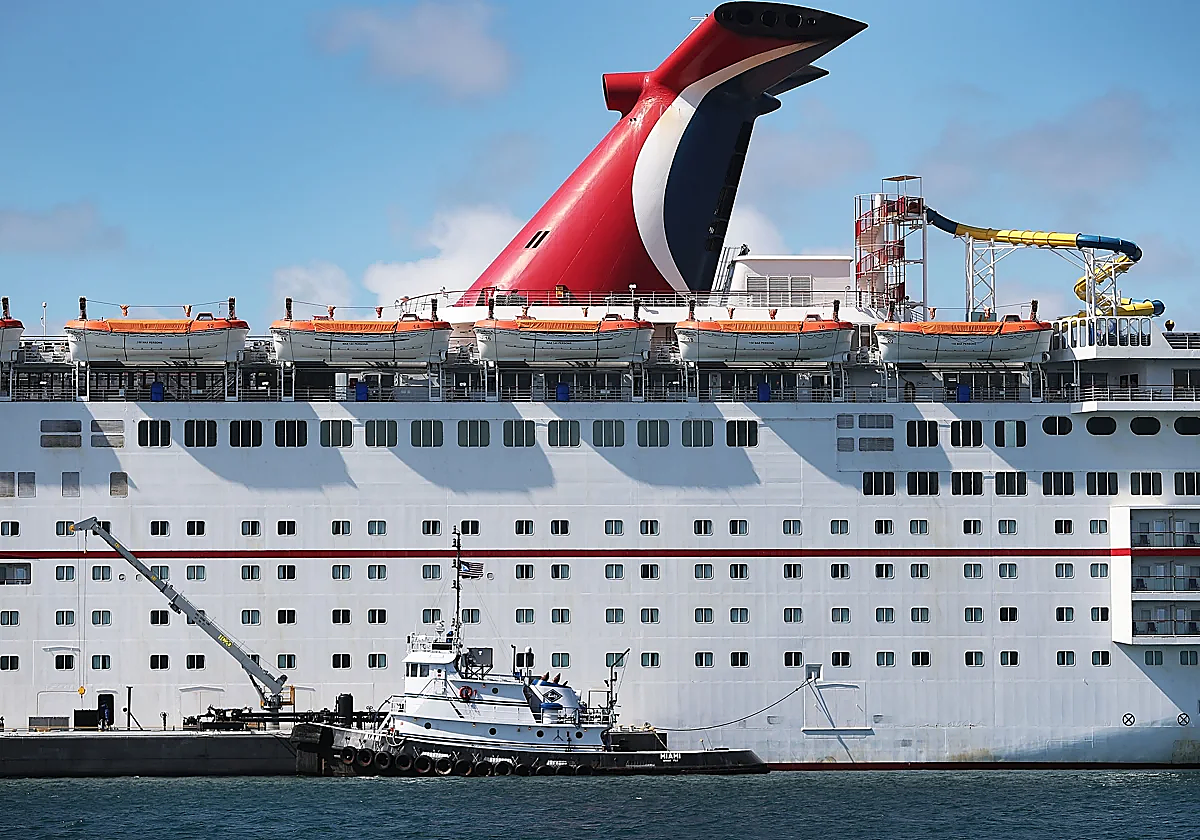 Crucero de Carnival, en reparación en el astillero de Cádiz