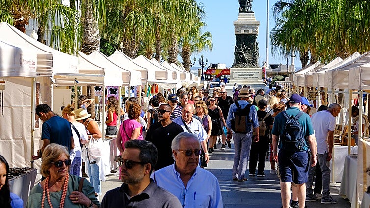 Cádiz roza el lleno turístico durante el Puente del Pilar con más del 85% de ocupación en sus hoteles