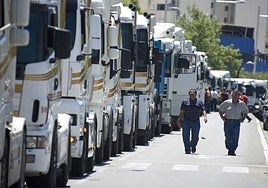 La falta de relevo pone al límite al transporte gaditano de mercancías por carreteras