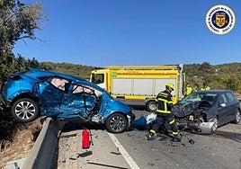 Un menor, entre los heridos en un aparatoso accidente de tráfico en una de las carreteras más temidas de Cádiz