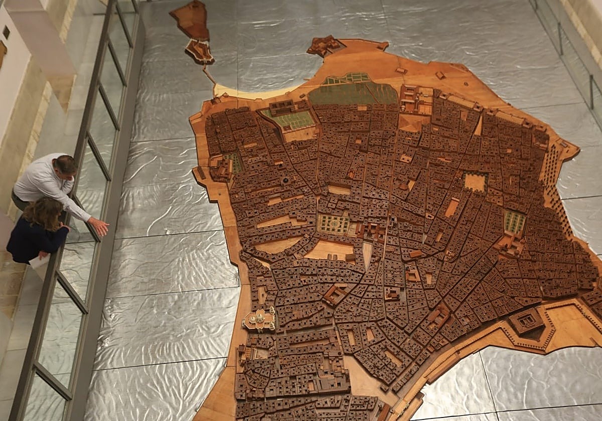 El Museo de las Cortes inicia los trabajos de restauración y conservación de la maqueta de Cádiz