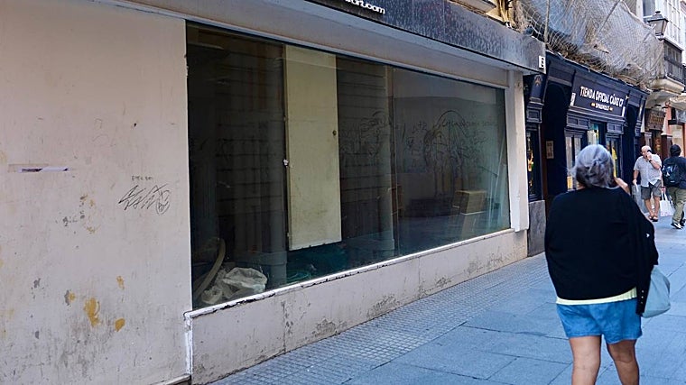 Tienda cerrada en el centro de Cádiz