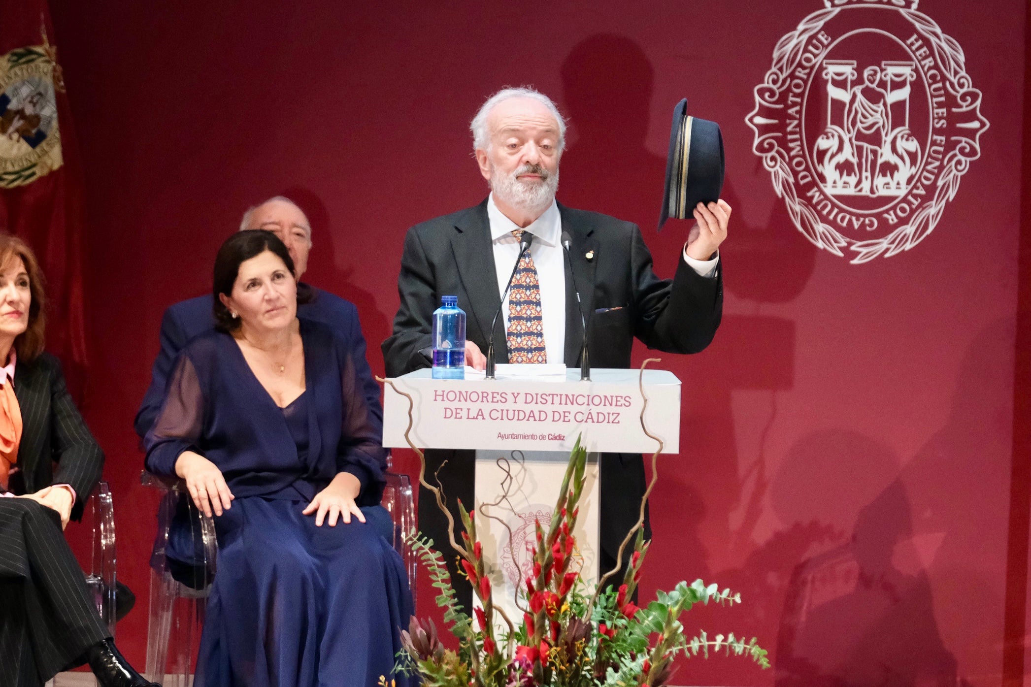 Fotos: La emoción marca la gala de entrega de Honores y Distinciones de Cádiz 2025