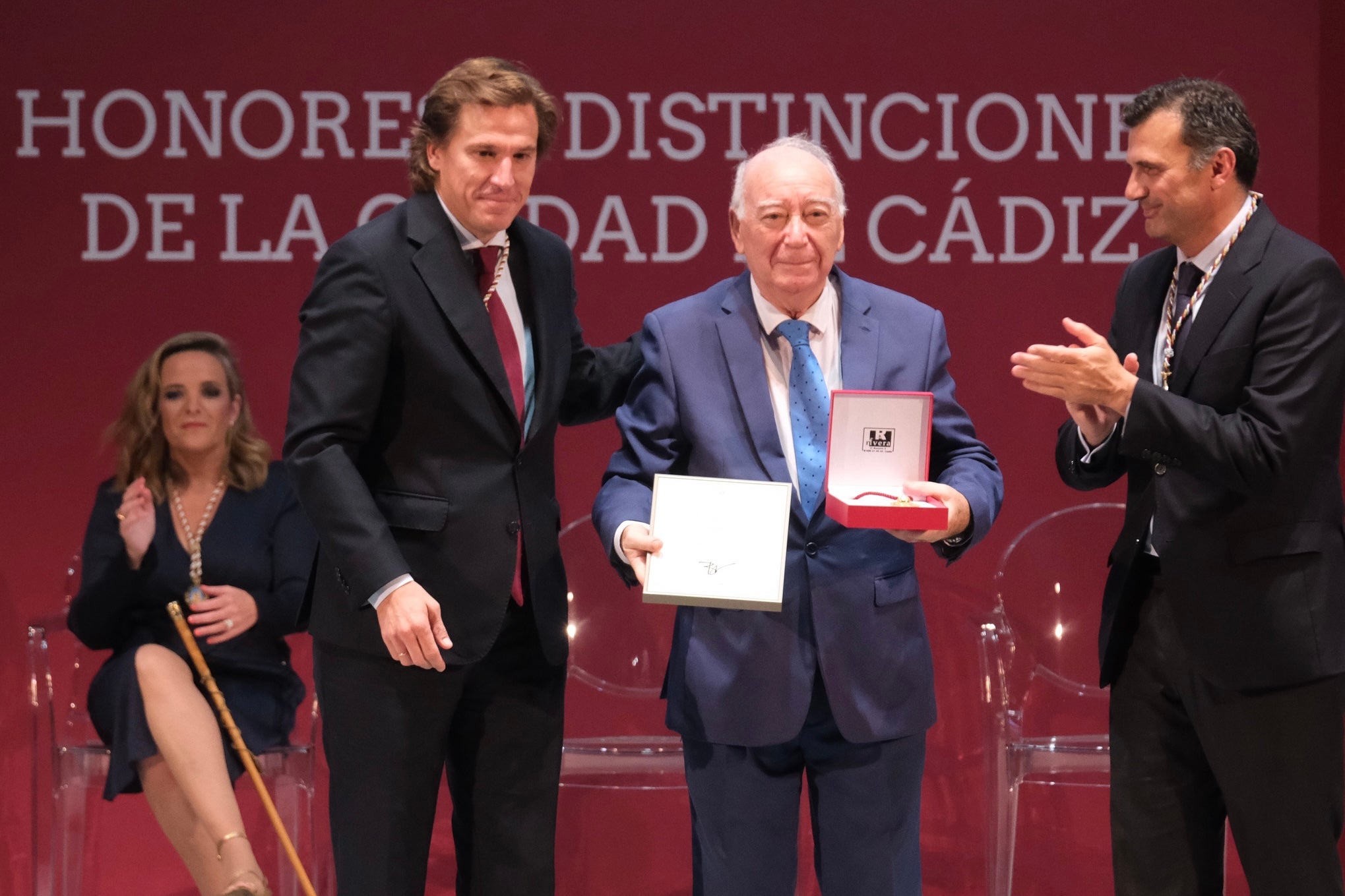 Fotos: La emoción marca la gala de entrega de Honores y Distinciones de Cádiz 2025