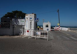La pérdida de plazas en el parking de Valcárcel colapsa al resto y al entorno de la UCA