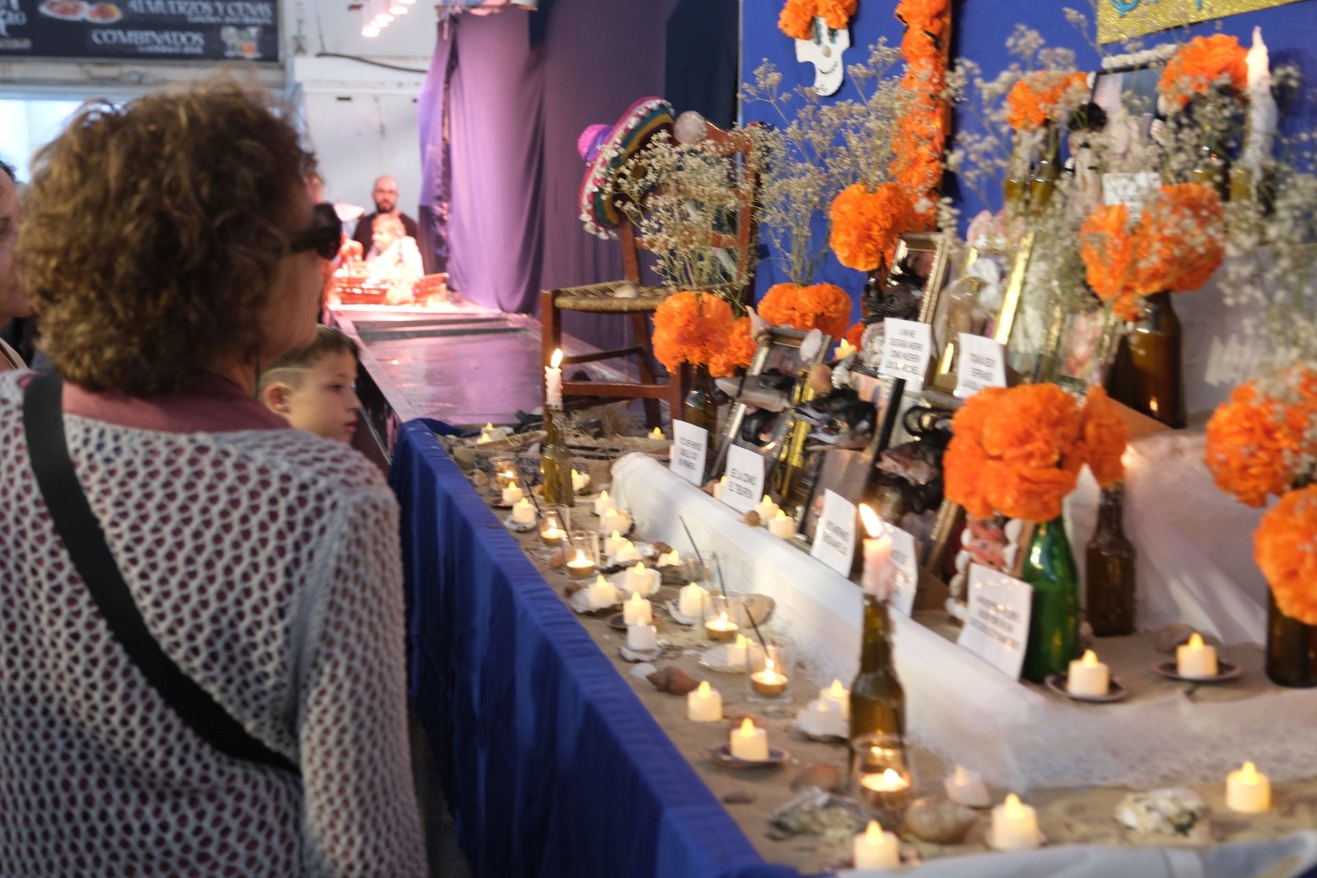 Fotos: El mercado central de Cádiz celebra la fiesta de Los Tosantos