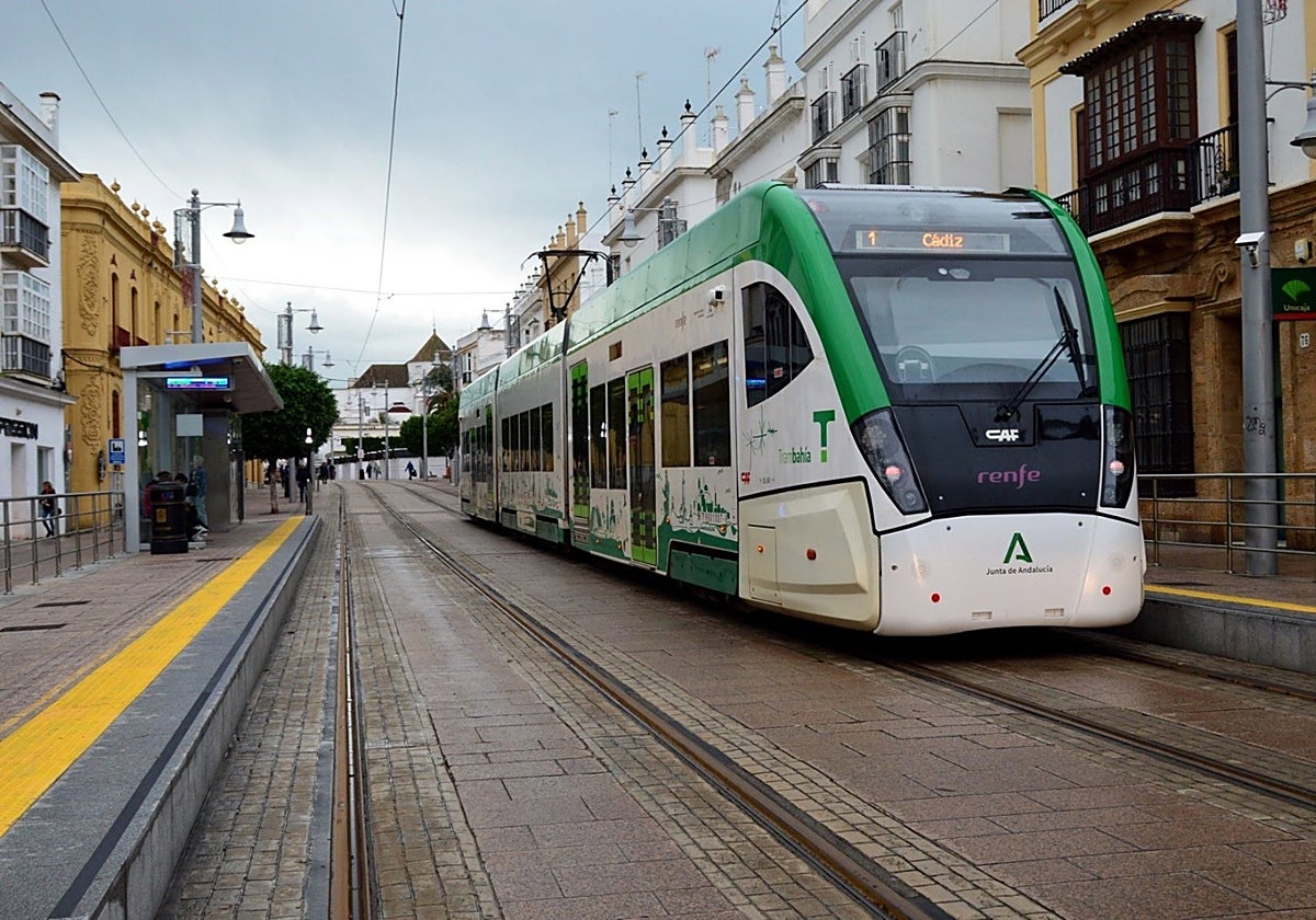 Tres años sobre raíles: el Trambahía supera los 6 millones de usuarios y da 28 vueltas al mundo