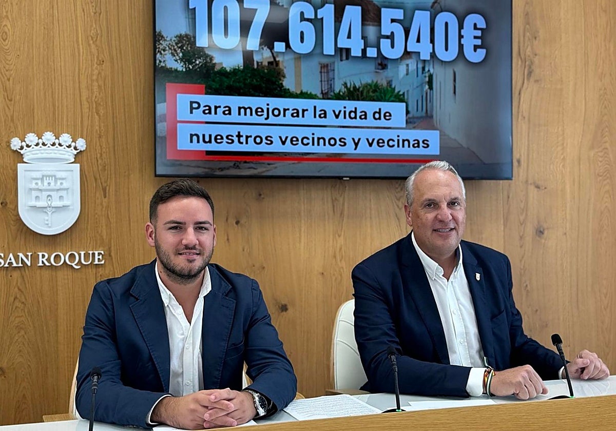 El alcalde de San Roque, Juan Carlos Ruiz Boix, presentando los presupuestos para 2026