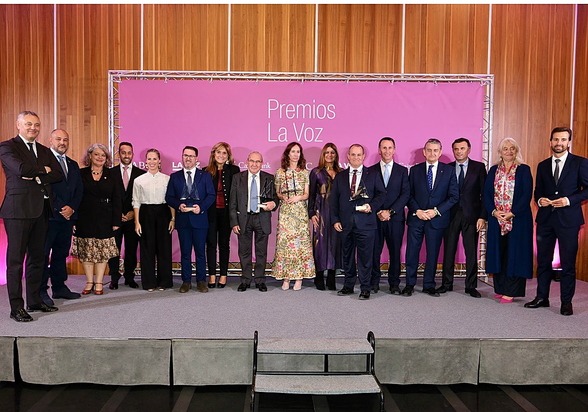 Foto de familia de los Premios La Voz 2025