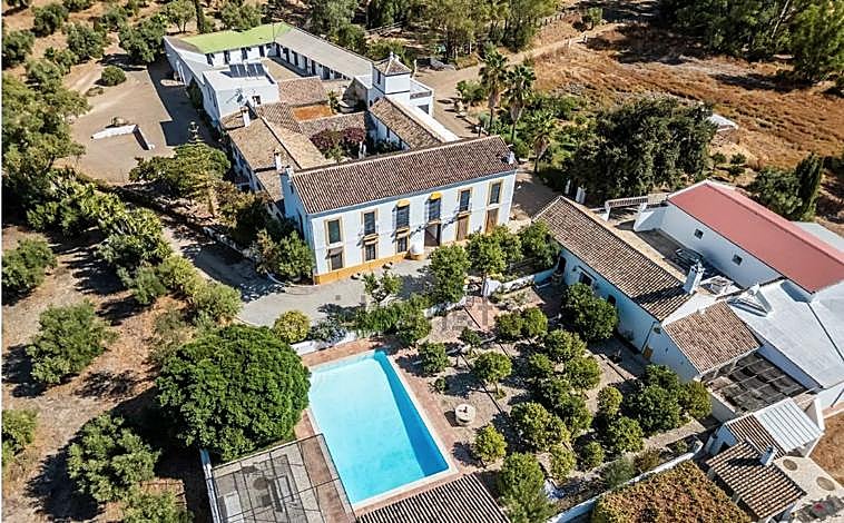 Imagen principal - Imágenes del cortijo