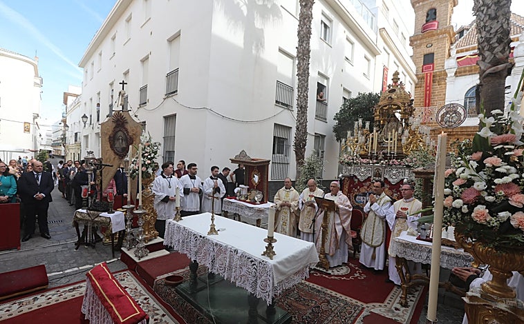 Imagen principal - Cádiz conmemora el Milagro del Maremoto de 1755