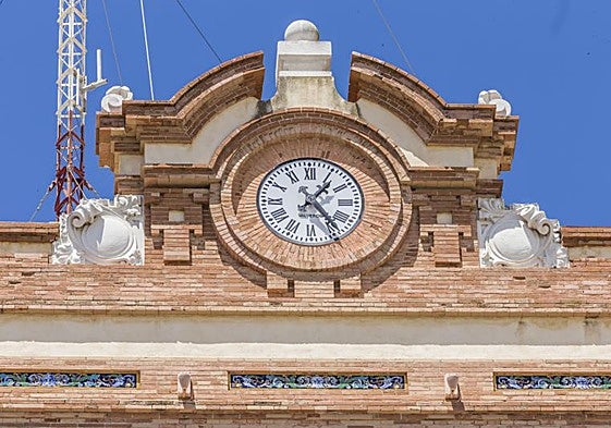Reloj del edificio de Correos de Cádiz