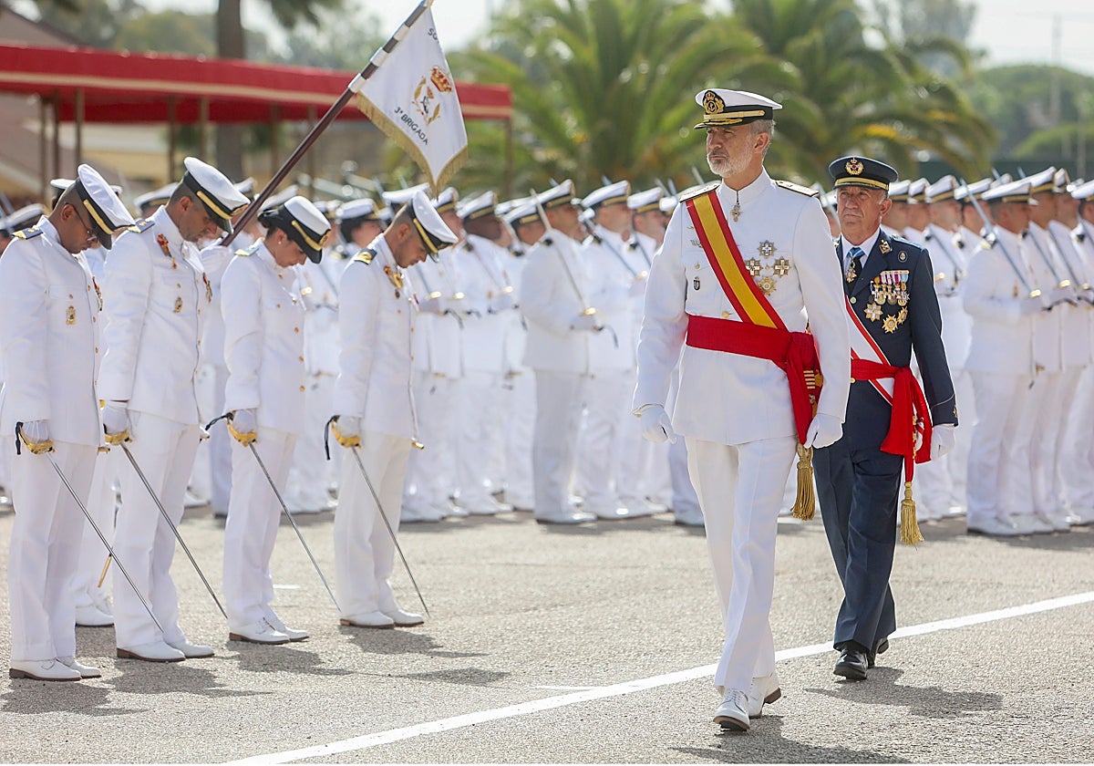 El Rey, en la última visita a la Escuela de Suboficiales de la Armada el pasado verano