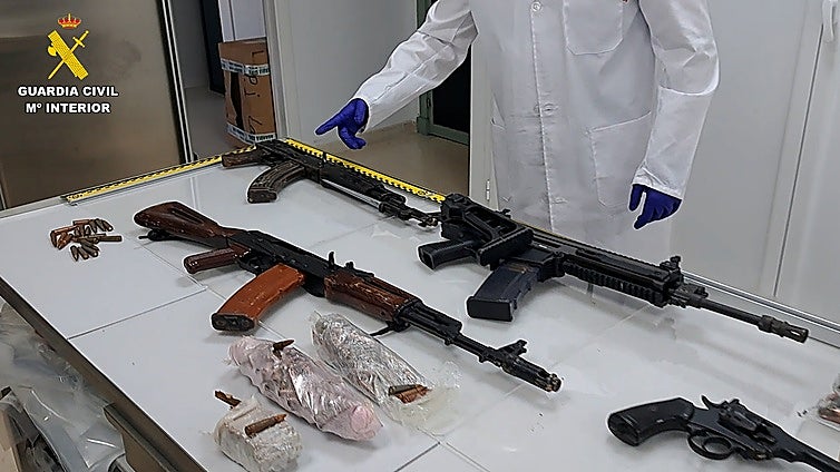 La entrada de armas de guerra se radicaliza y amplía por el Guadalquivir: «Esto ya es como un catálogo»