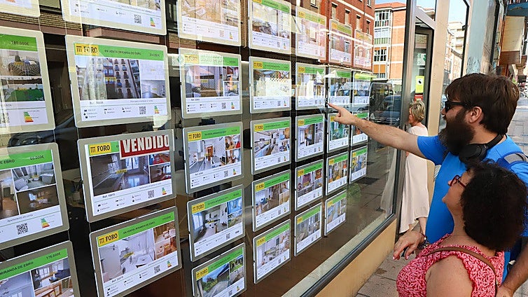 La edad media del comprador de vivienda en Cádiz es de 50 años