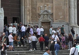 Zapatos, ropa deportiva, reconocimientos médicos... y dentistas: lo que más buscan los cruceristas en Cádiz