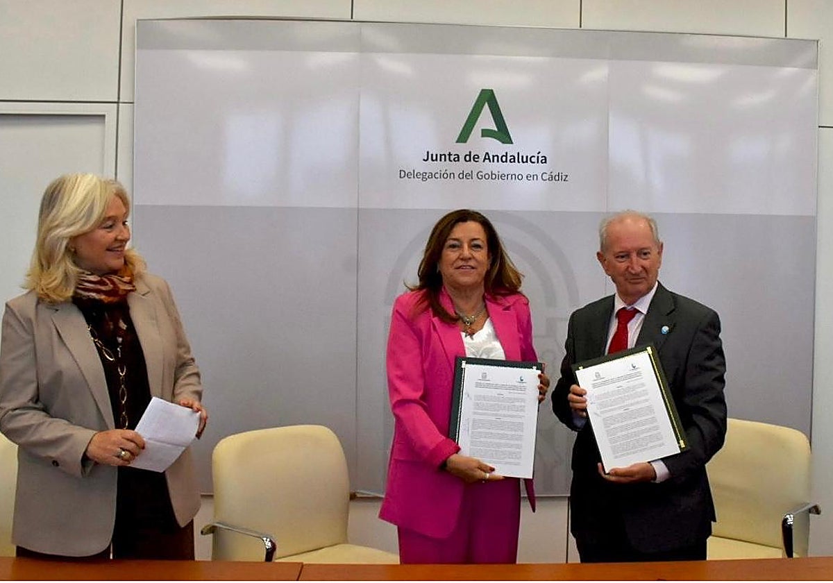 Momento de la firma del protocolo de actuación