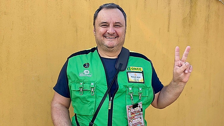 De cocinero a repartidor de suerte: Manuel Valverde da 350.000 euros en Chiclana con la ONCE