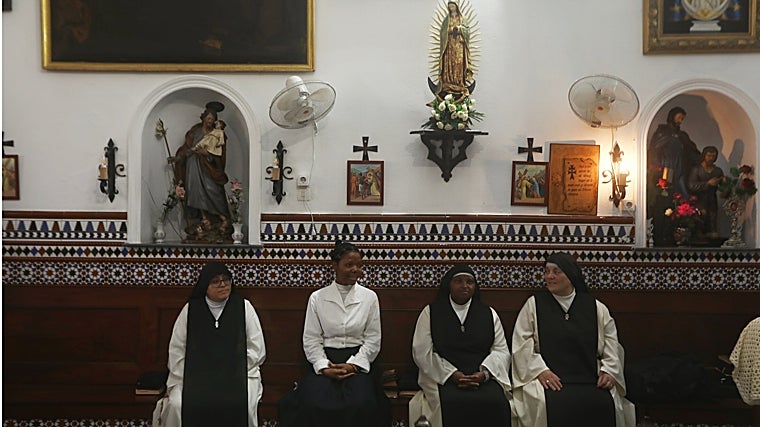 Las religiosas explican su día a día en el monasterio.