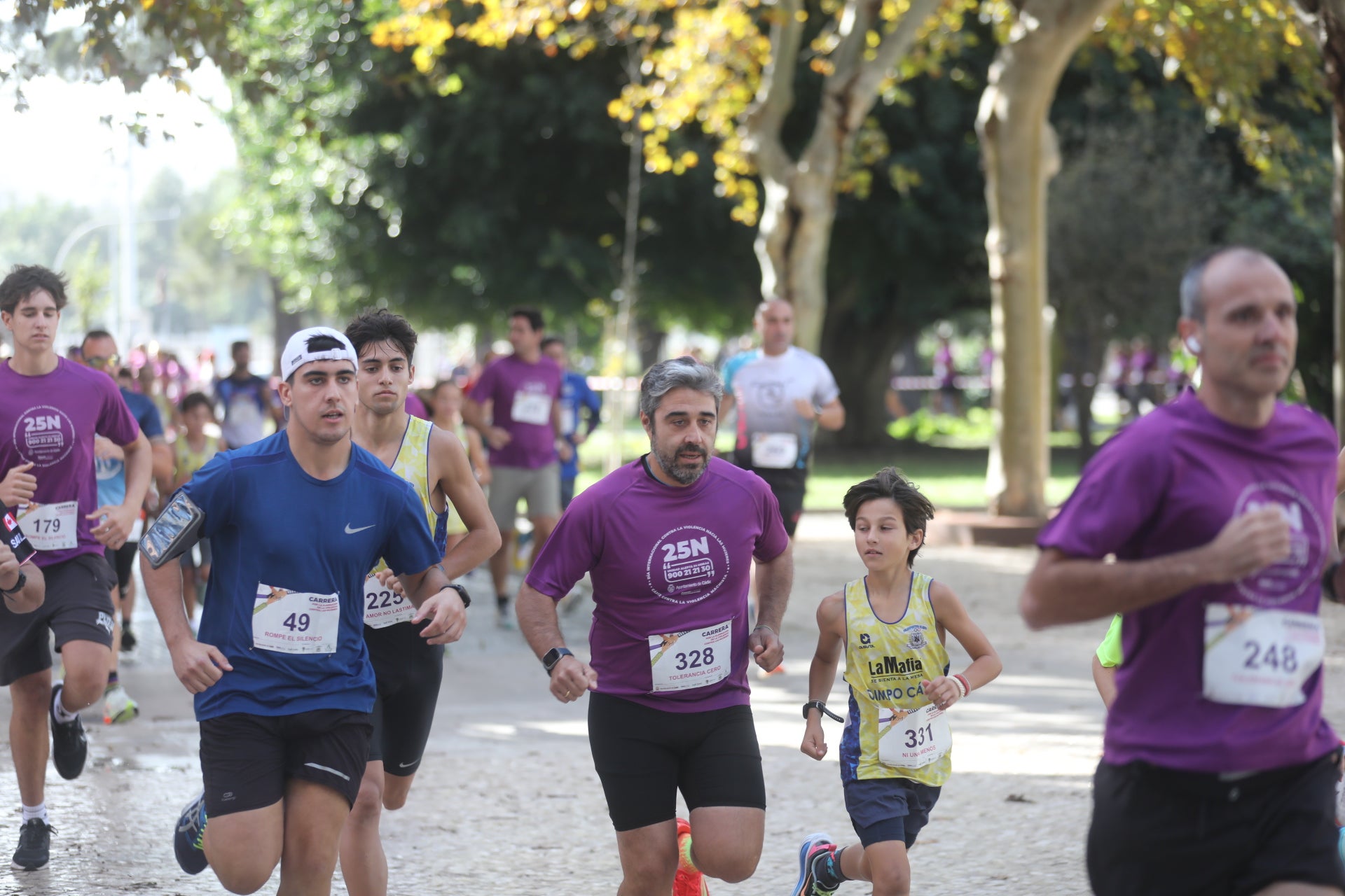 Cádiz se une y corre contra la violencia de género
