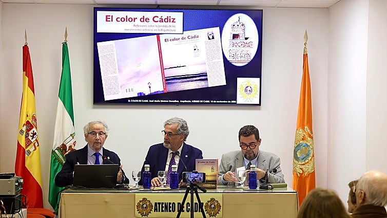 El Ateneo de Cádiz abre sus puertas al pensamiento cromático de José María Esteban con 'El color de Cádiz'