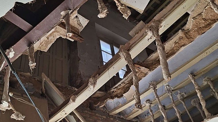 Cae parte del techo del local de La Mallorquina en San Fernando