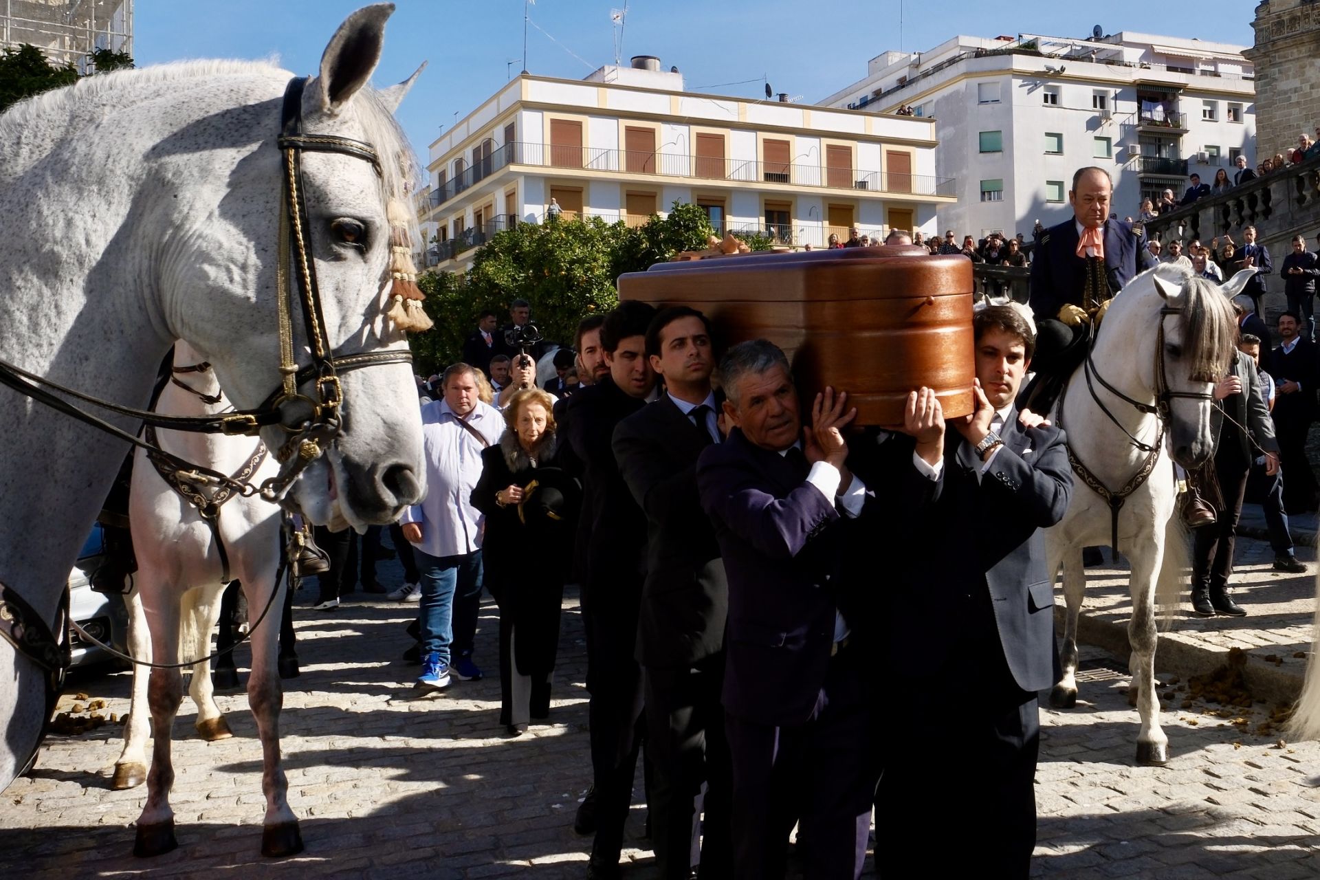 Fotos: Emotiva despedida a Álvaro Domecq Romero en la Catedral de Jerez