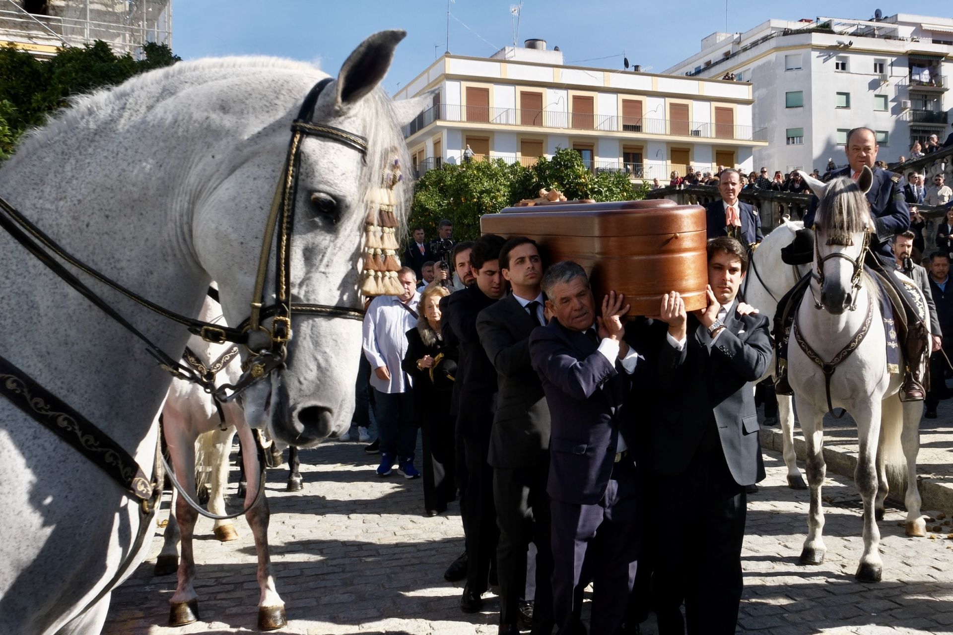 Fotos: Emotiva despedida a Álvaro Domecq Romero en la Catedral de Jerez