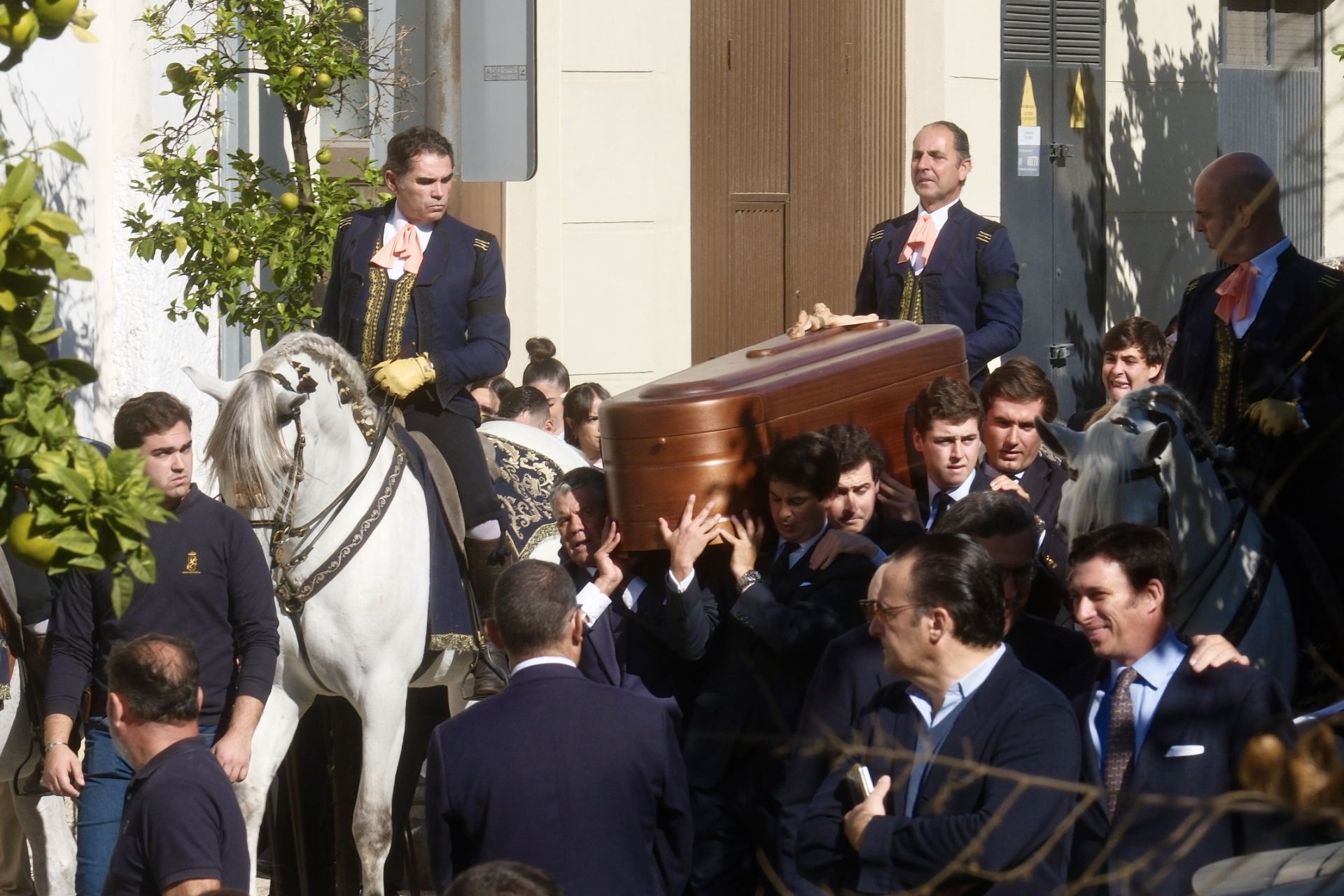 Fotos: Emotiva despedida a Álvaro Domecq Romero en la Catedral de Jerez