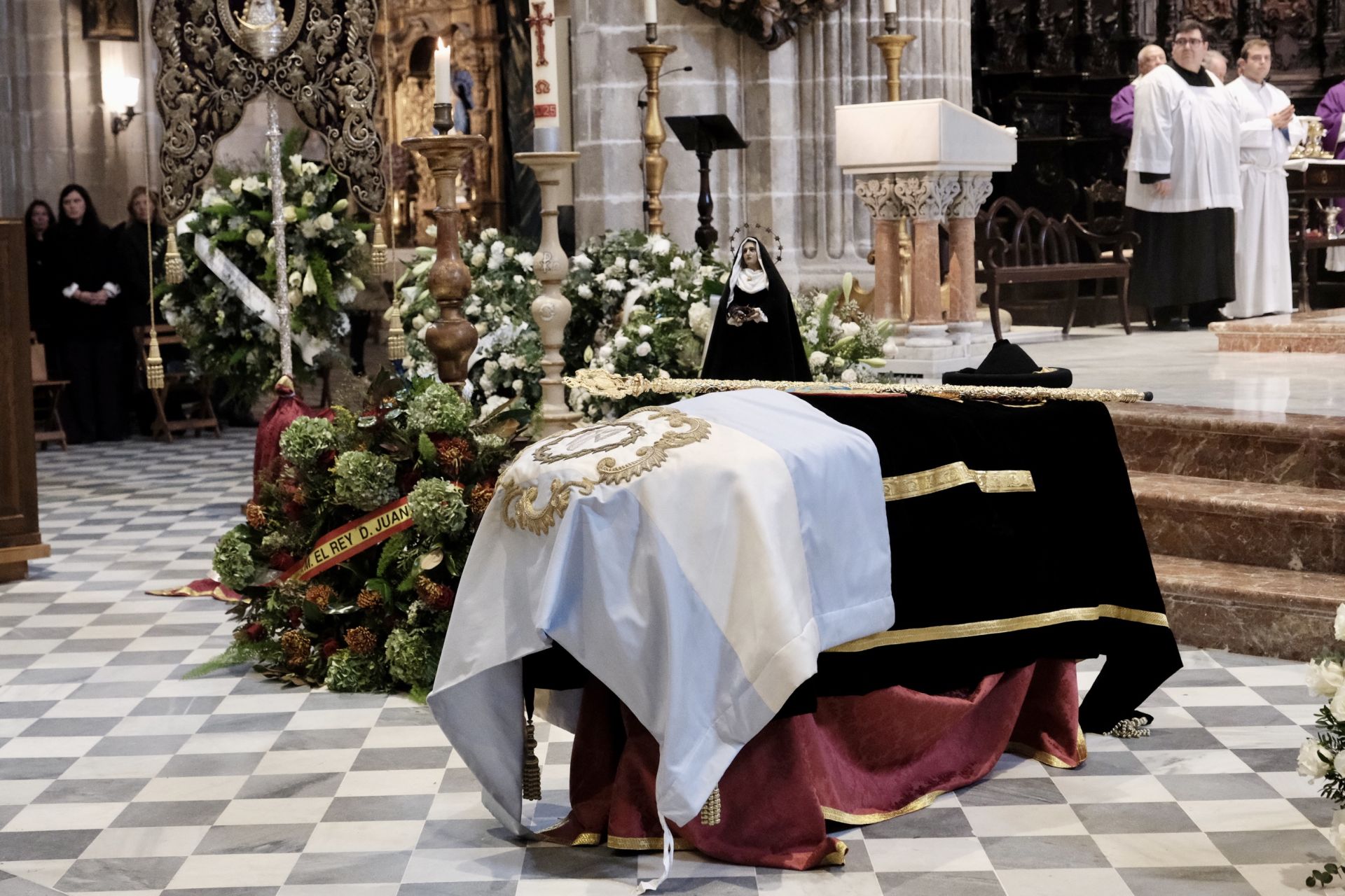 Fotos: Emotiva despedida a Álvaro Domecq Romero en la Catedral de Jerez