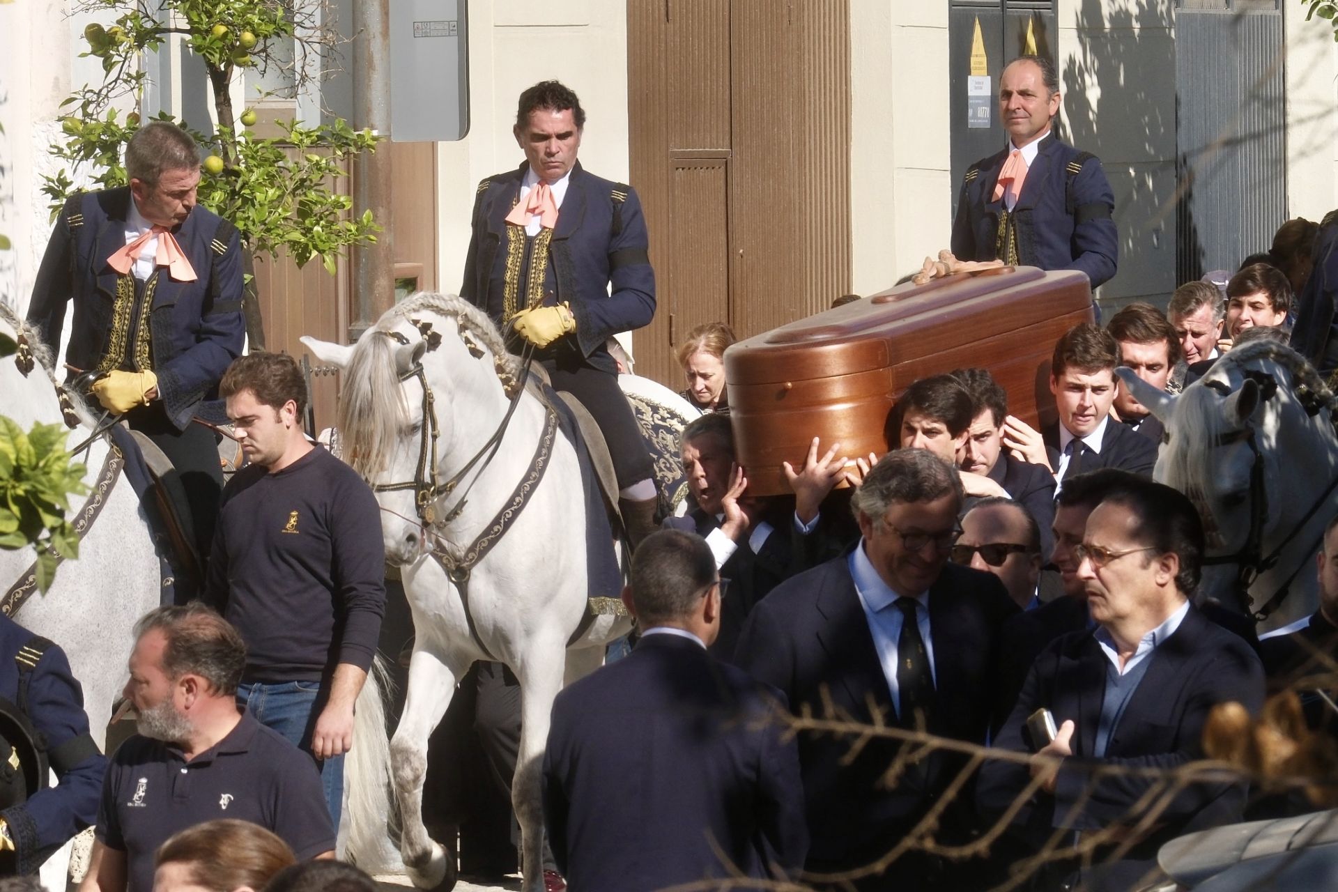 Fotos: Emotiva despedida a Álvaro Domecq Romero en la Catedral de Jerez