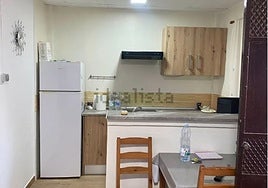 Sale a la venta un piso en Chipiona de dos habitaciones que está al lado de la playa y vale 80.000 euros