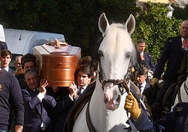 'Yute', el fiel caballo de Álvaro Domecq, escolta el féretro en su despedida