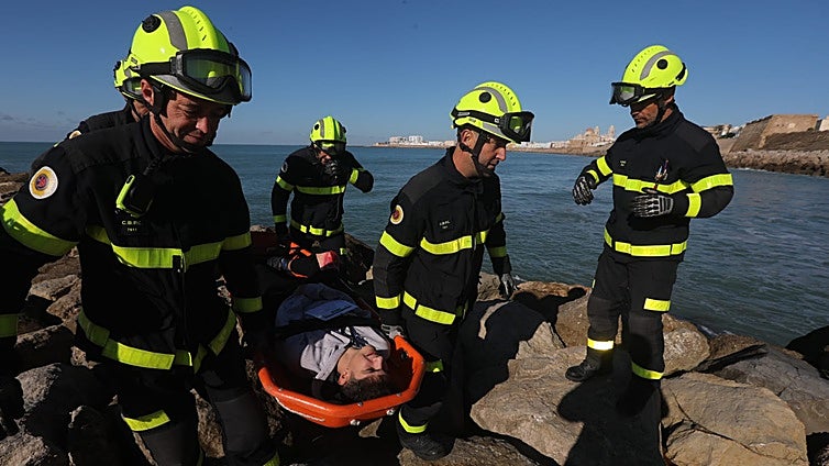 Simulacro de tsunami en Cádiz, en directo: heridos y fallecidos en la playa, drones, colegios evacuados y última hora
