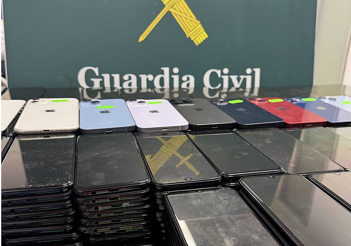 Los móviles estaban en el comportamiento oculto de la furgoneta.