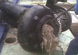 Hasta 550 toneladas de residuos se retiran todos los años de las redes de saneamiento de Cádiz