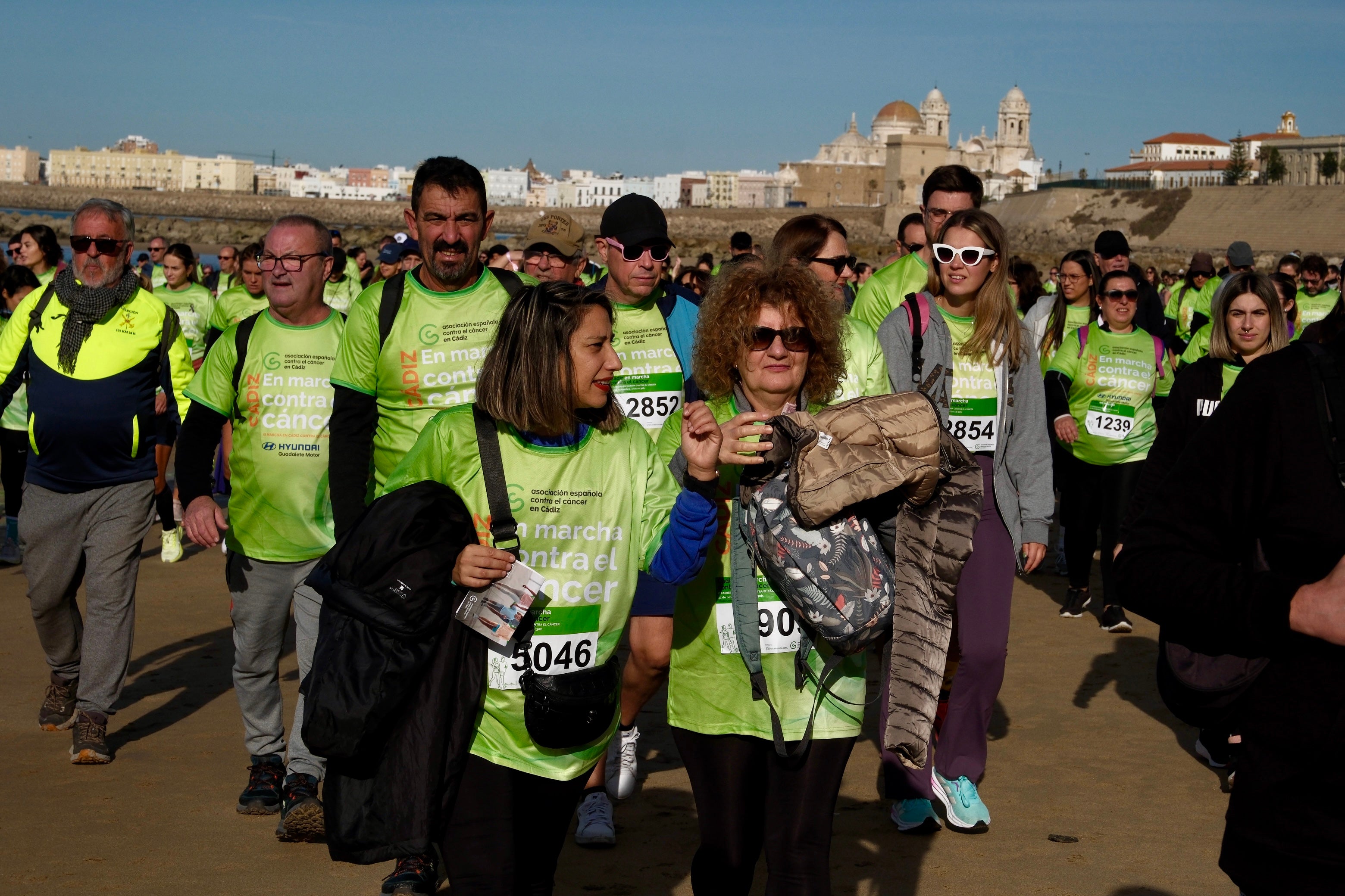 Más de 5.000 personas participan en la XI Carrera Cádiz en Marcha Contra el Cáncer