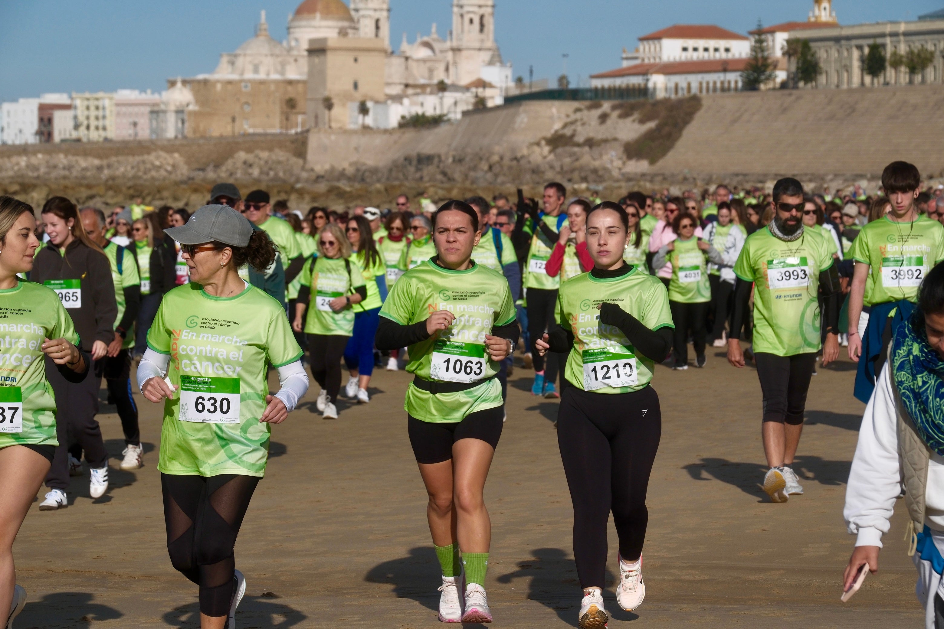Más de 5.000 personas participan en la XI Carrera Cádiz en Marcha Contra el Cáncer