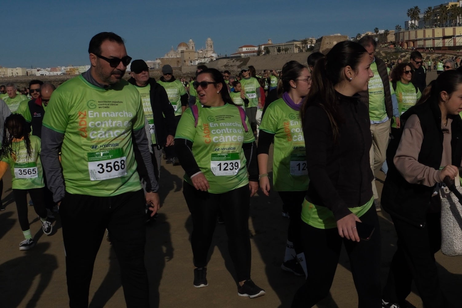 Más de 5.000 personas participan en la XI Carrera Cádiz en Marcha Contra el Cáncer